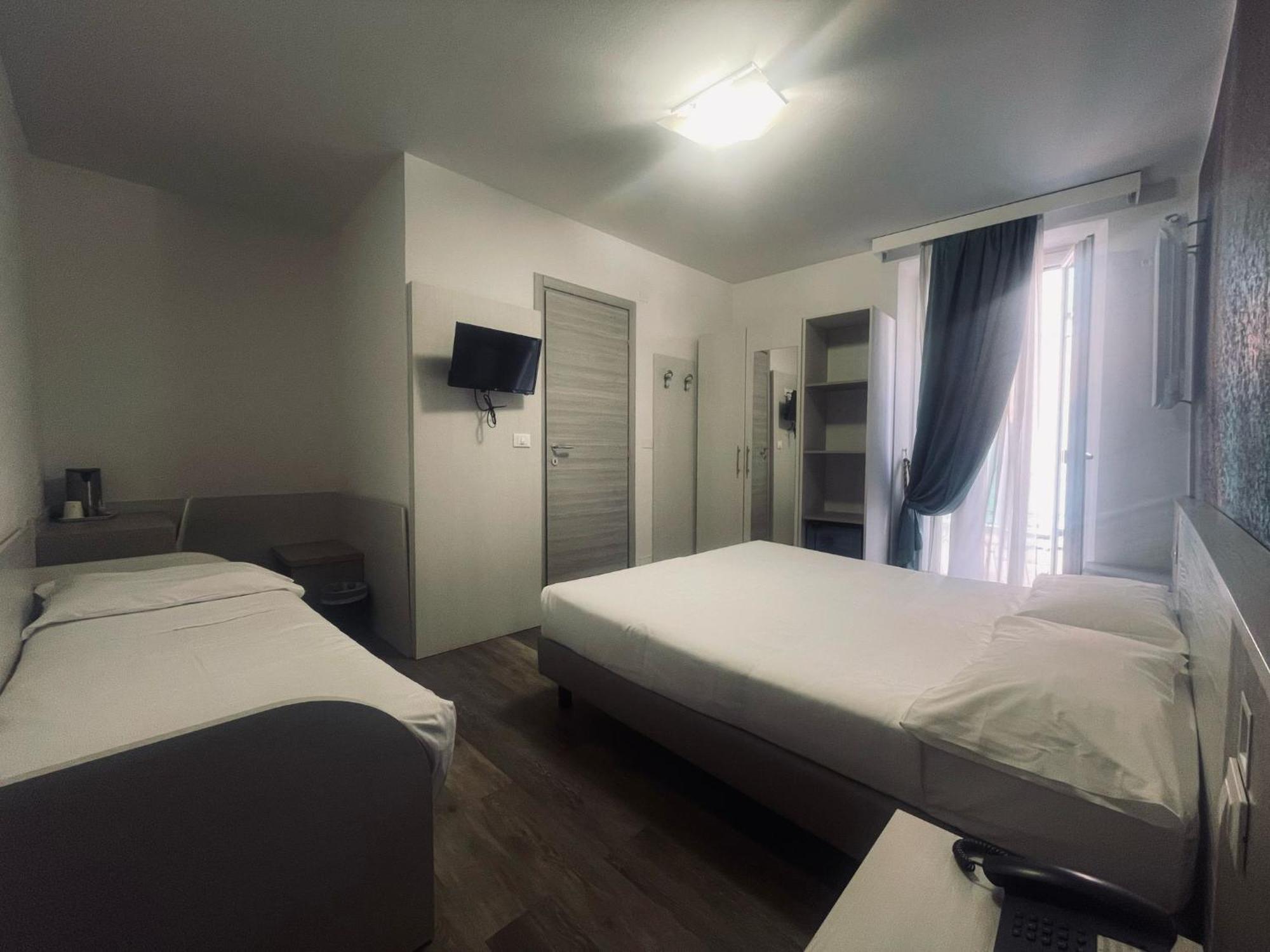 Hotel Holiday- Alla Finestrella — Billeder 1